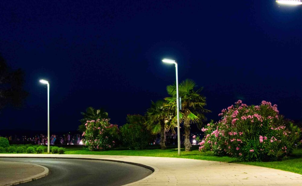 Energy-efficient solar outdoor lighting system for streets, parks, and remote sites